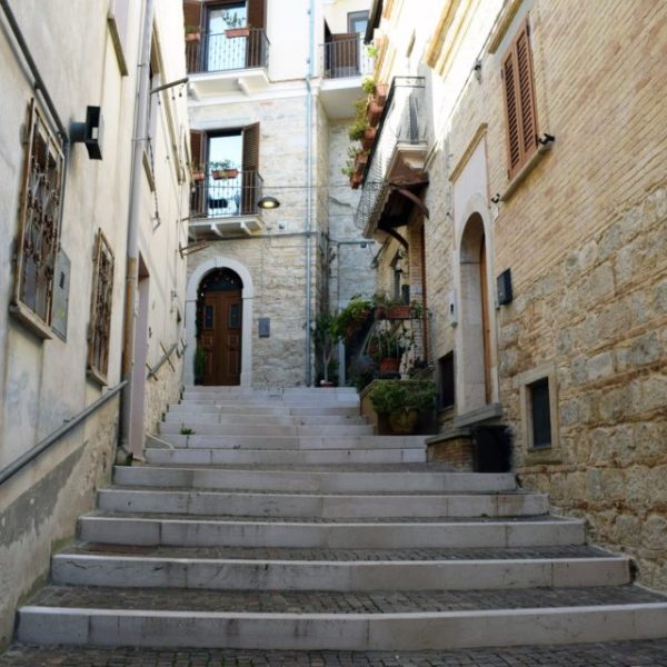 Case €1 Biccari, Puglia