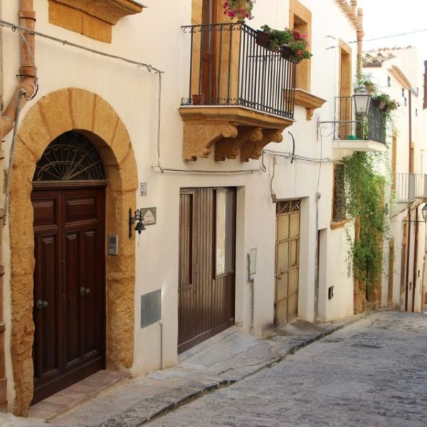 Case €1 Sambuca, Sicily