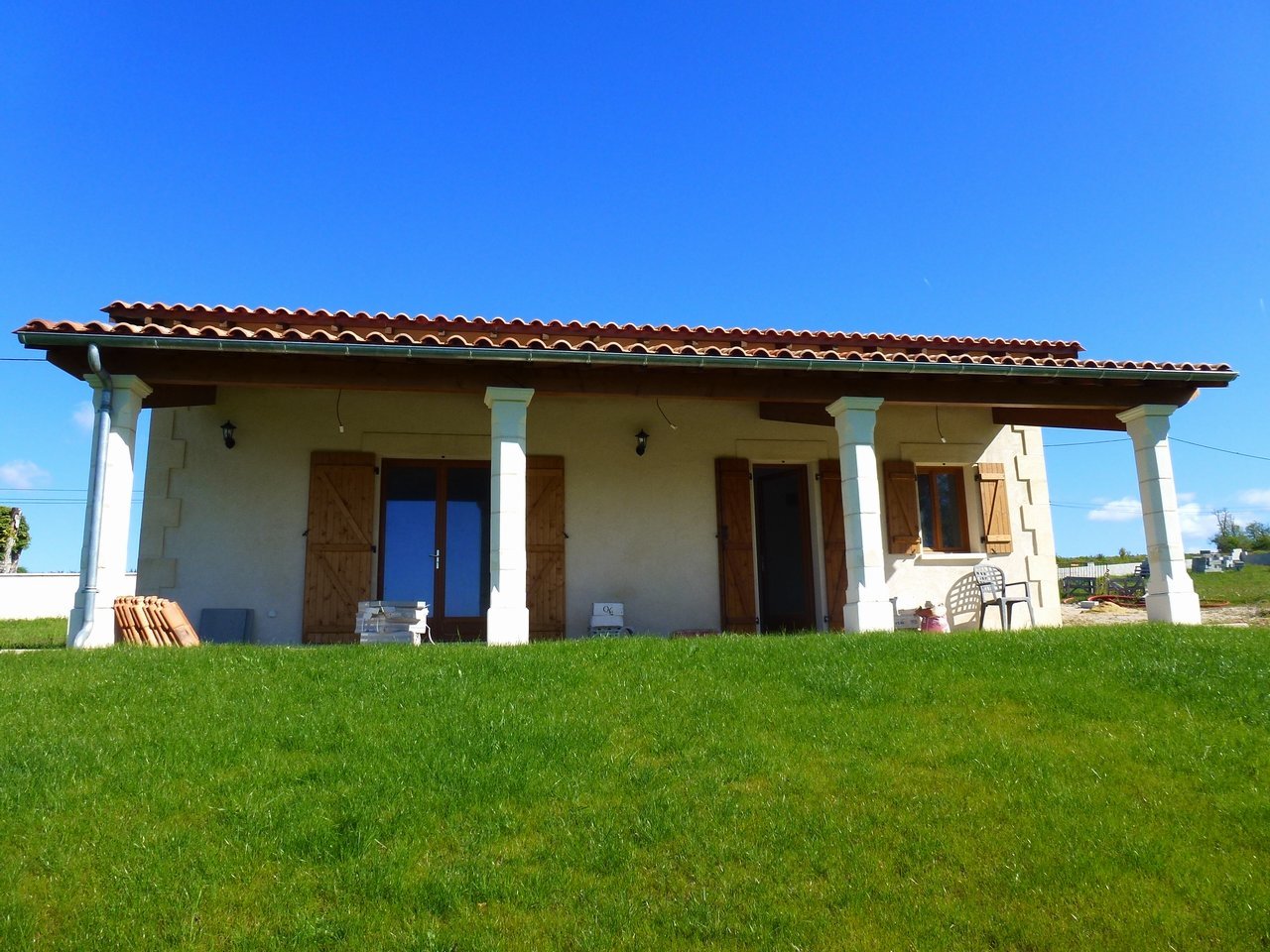 Recently built 2 bedroom bungalow with panoramic views, Nouvelle