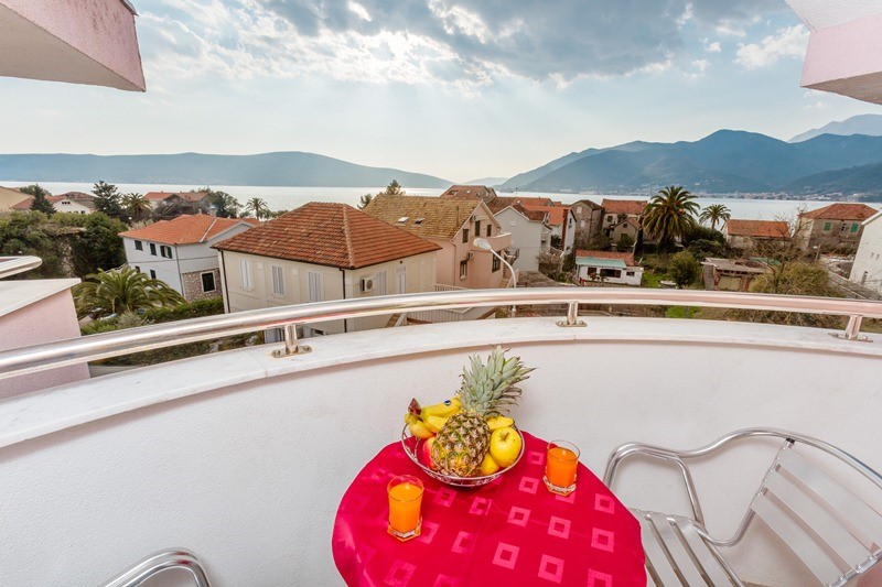 Mini hotel for sale in Tivat, Montenegro – MRE0028