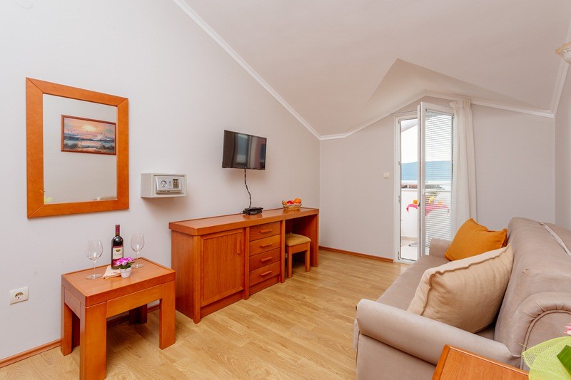 Mini hotel for sale in Tivat, Montenegro – MRE0028