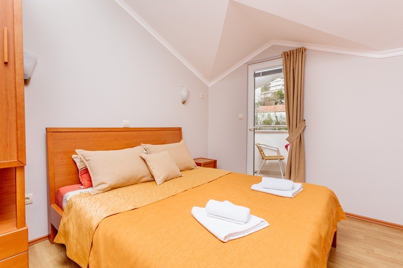 Mini hotel for sale in Tivat, Montenegro – MRE0028