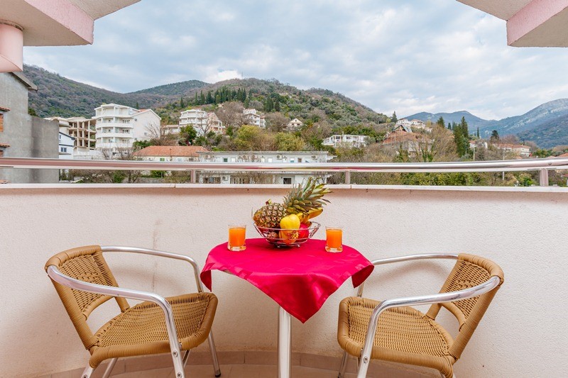 Mini hotel for sale in Tivat, Montenegro – MRE0028