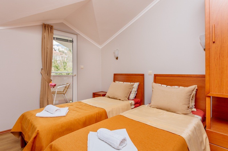 Mini hotel for sale in Tivat, Montenegro – MRE0028