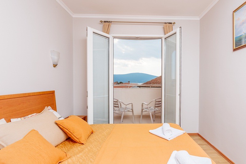Mini hotel for sale in Tivat, Montenegro – MRE0028