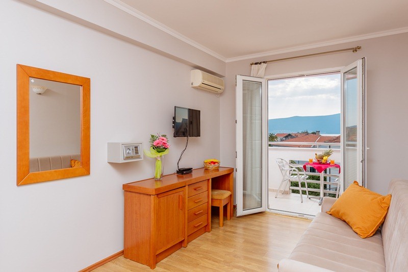 Mini hotel for sale in Tivat, Montenegro – MRE0028