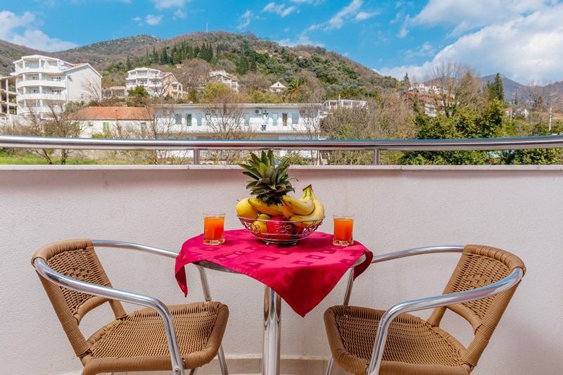 Mini hotel for sale in Tivat, Montenegro – MRE0028