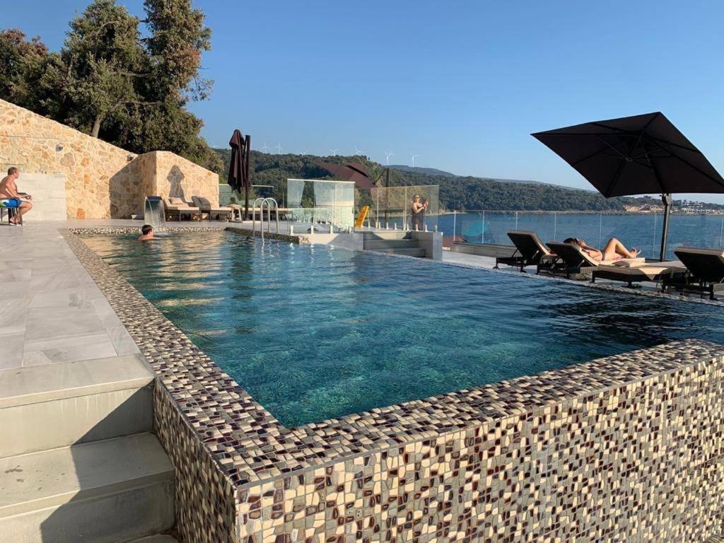 Waterfront apartments in Dobra Voda-Bar, Montenegro – MRE0020