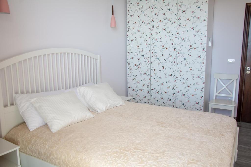 Waterfront apartments in Dobra Voda-Bar, Montenegro – MRE0020