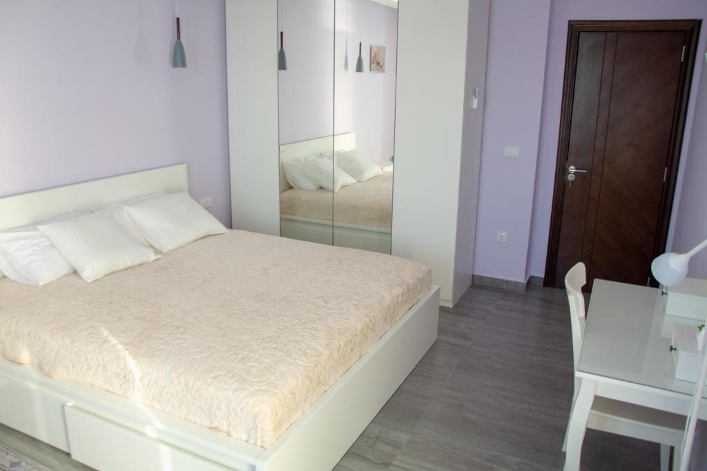 Waterfront apartments in Dobra Voda-Bar, Montenegro – MRE0020