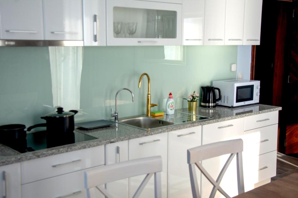 Waterfront apartments in Dobra Voda-Bar, Montenegro – MRE0020