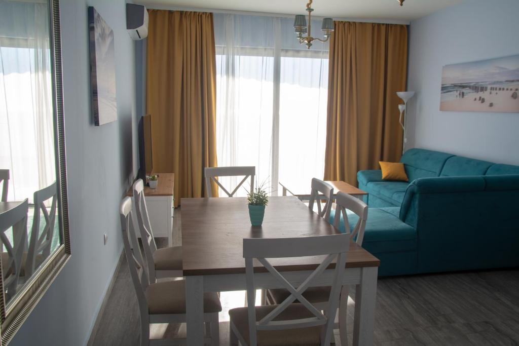 Waterfront apartments in Dobra Voda-Bar, Montenegro – MRE0020