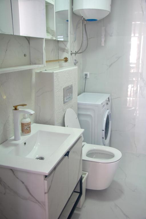 Waterfront apartments in Dobra Voda-Bar, Montenegro – MRE0020