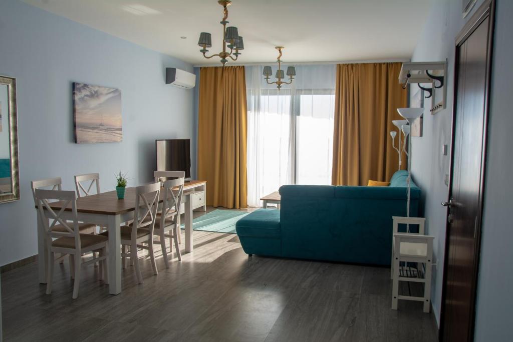 Waterfront apartments in Dobra Voda-Bar, Montenegro – MRE0020