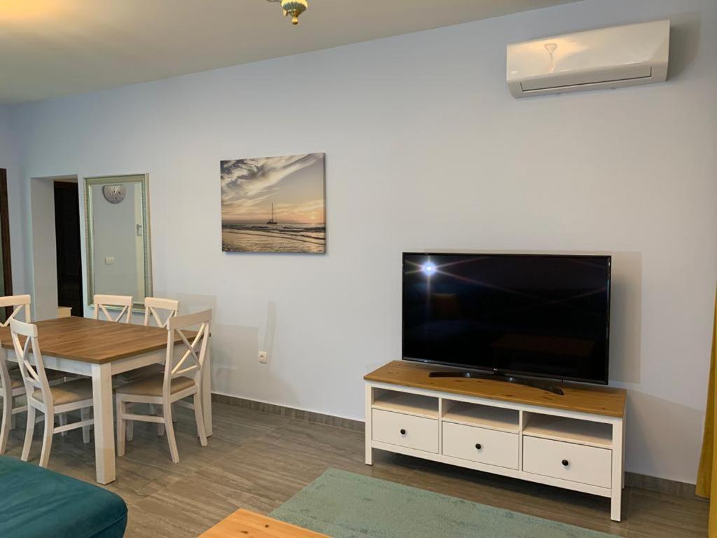 Waterfront apartments in Dobra Voda-Bar, Montenegro – MRE0020