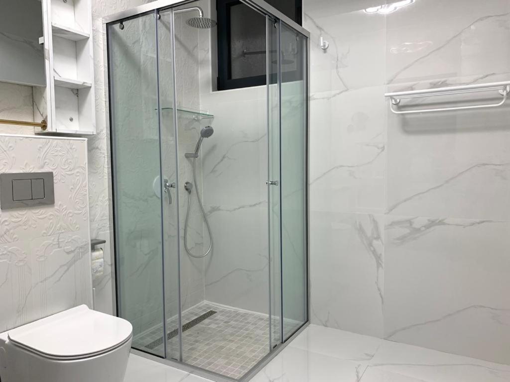 Waterfront apartments in Dobra Voda-Bar, Montenegro – MRE0020