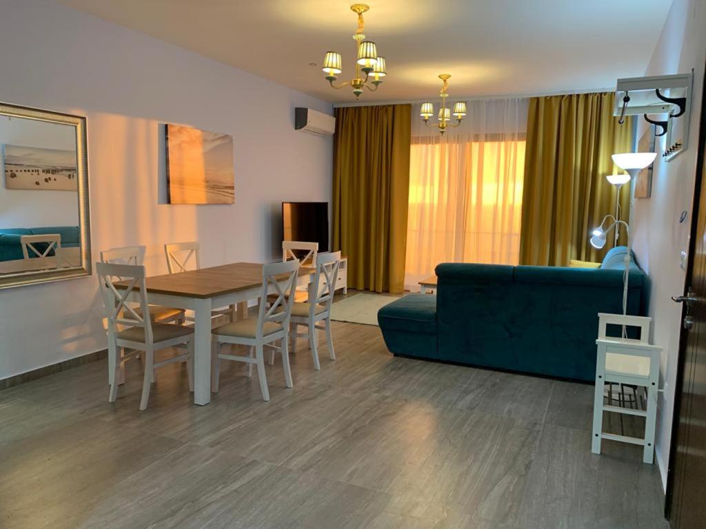 Waterfront apartments in Dobra Voda-Bar, Montenegro – MRE0020