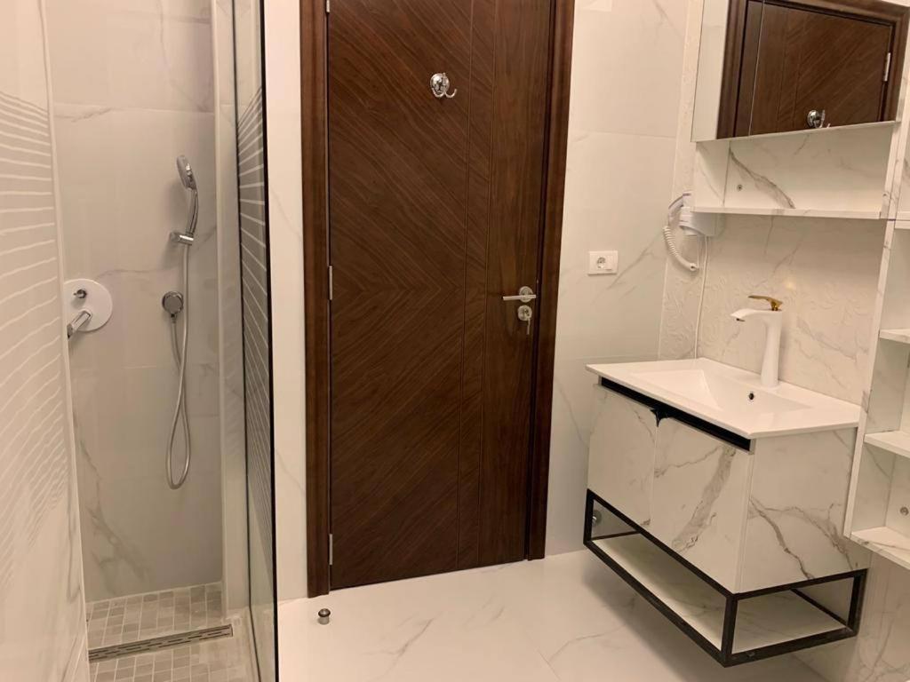 Waterfront apartments in Dobra Voda-Bar, Montenegro – MRE0020