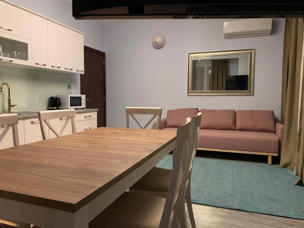 Waterfront apartments in Dobra Voda-Bar, Montenegro – MRE0020