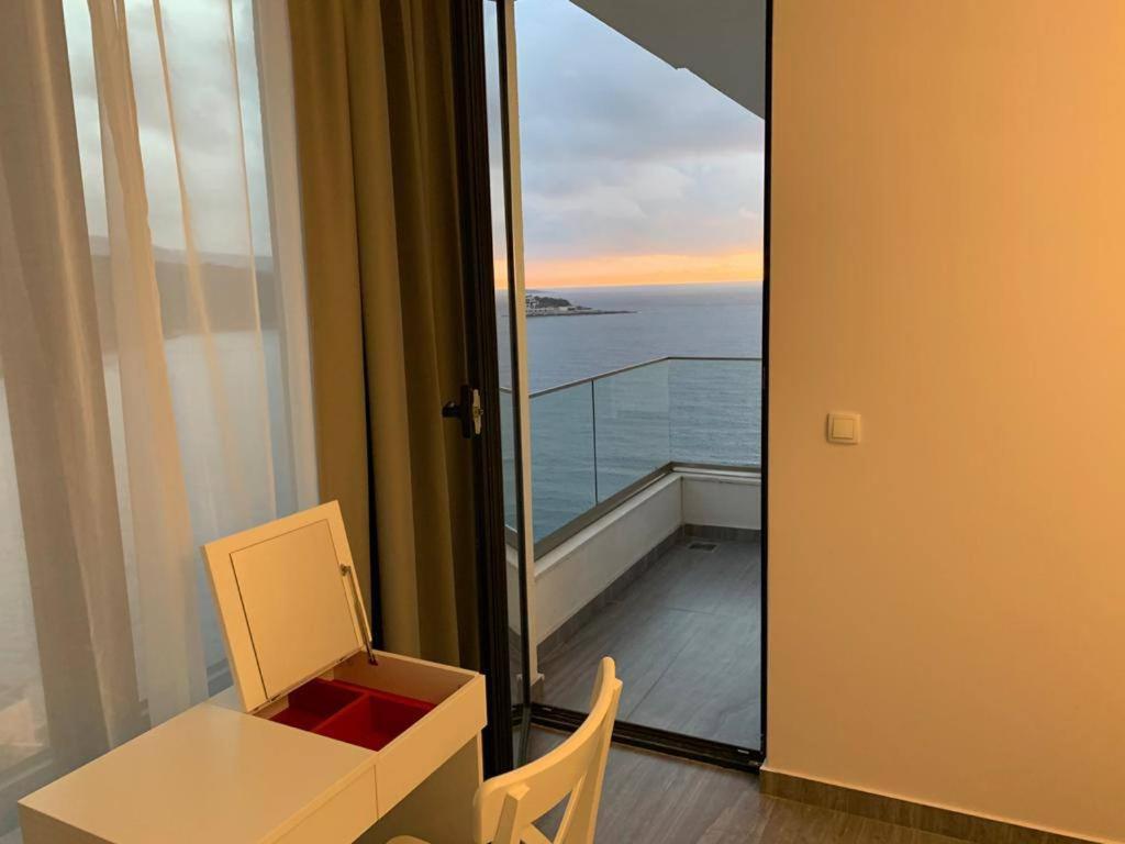 Waterfront apartments in Dobra Voda-Bar, Montenegro – MRE0020