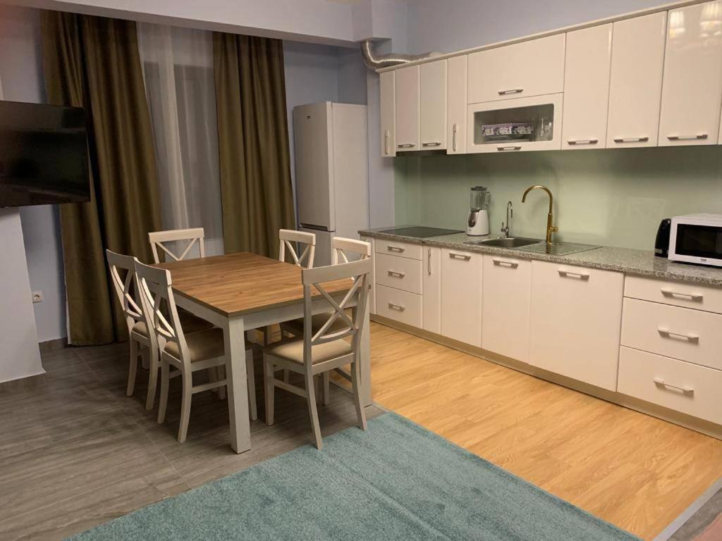 Waterfront apartments in Dobra Voda-Bar, Montenegro – MRE0020