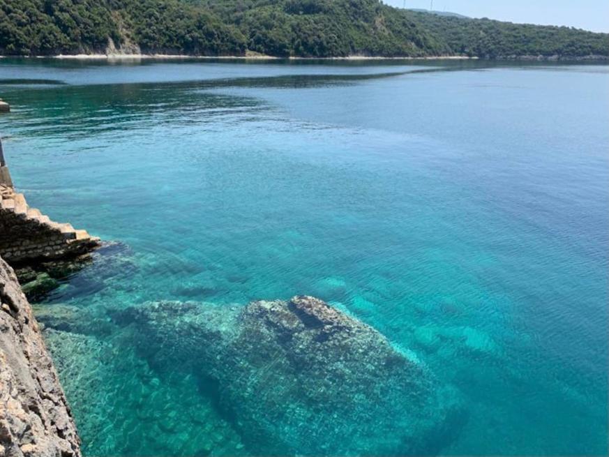 Waterfront apartments in Dobra Voda-Bar, Montenegro – MRE0020