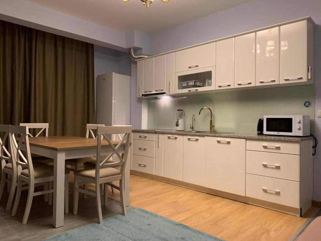 Waterfront apartments in Dobra Voda-Bar, Montenegro – MRE0020