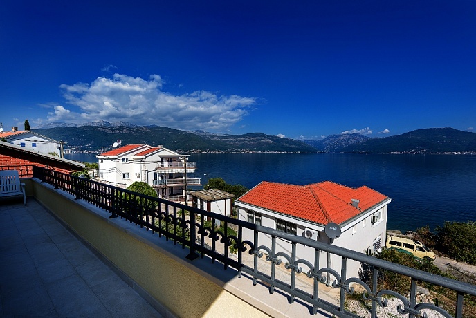 Villa for sale in Krasici-Tivat, Montenegro – MRE2372