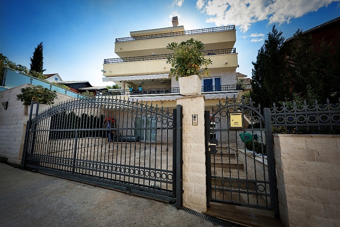 Villa for sale in Krasici-Tivat, Montenegro – MRE2372