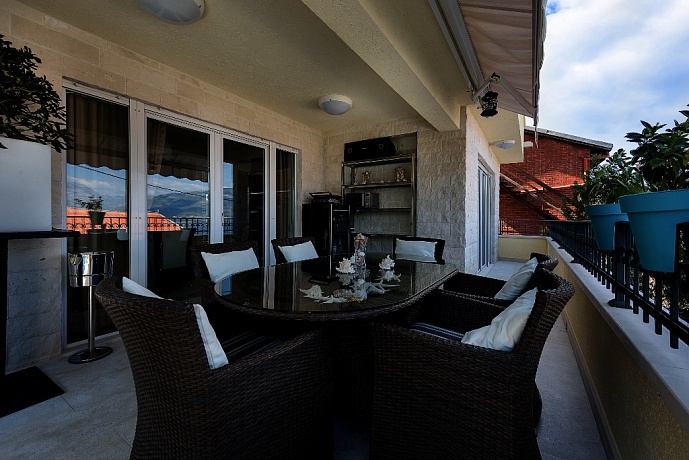 Villa for sale in Krasici-Tivat, Montenegro – MRE2372