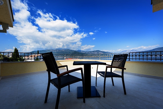 Villa for sale in Krasici-Tivat, Montenegro – MRE2372