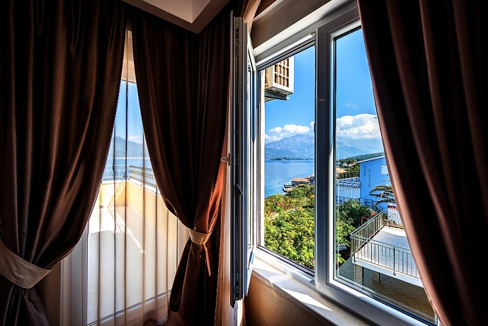 Villa for sale in Krasici-Tivat, Montenegro – MRE2372