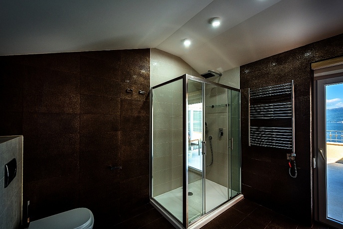 Villa for sale in Krasici-Tivat, Montenegro – MRE2372