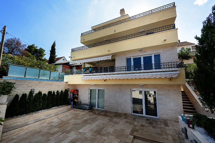 Villa for sale in Krasici-Tivat, Montenegro – MRE2372