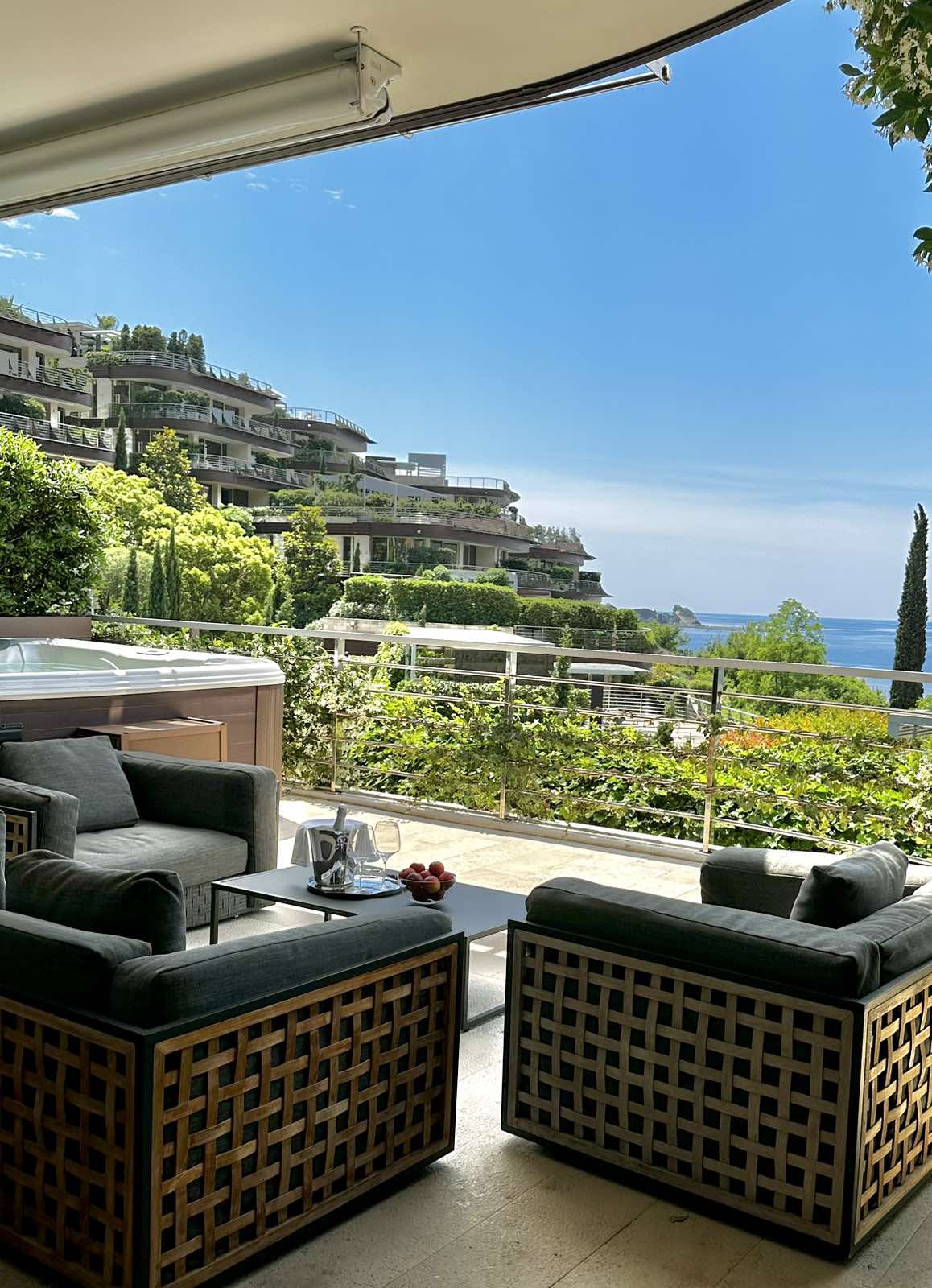 2 bedroom Apartment in Budva, Montenegro – CMM13388