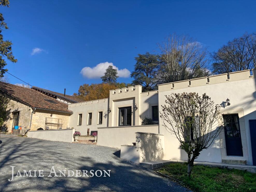 Renovated Manor house with 13 hectares – Equestrian property with guest house and two pools – Créon, France