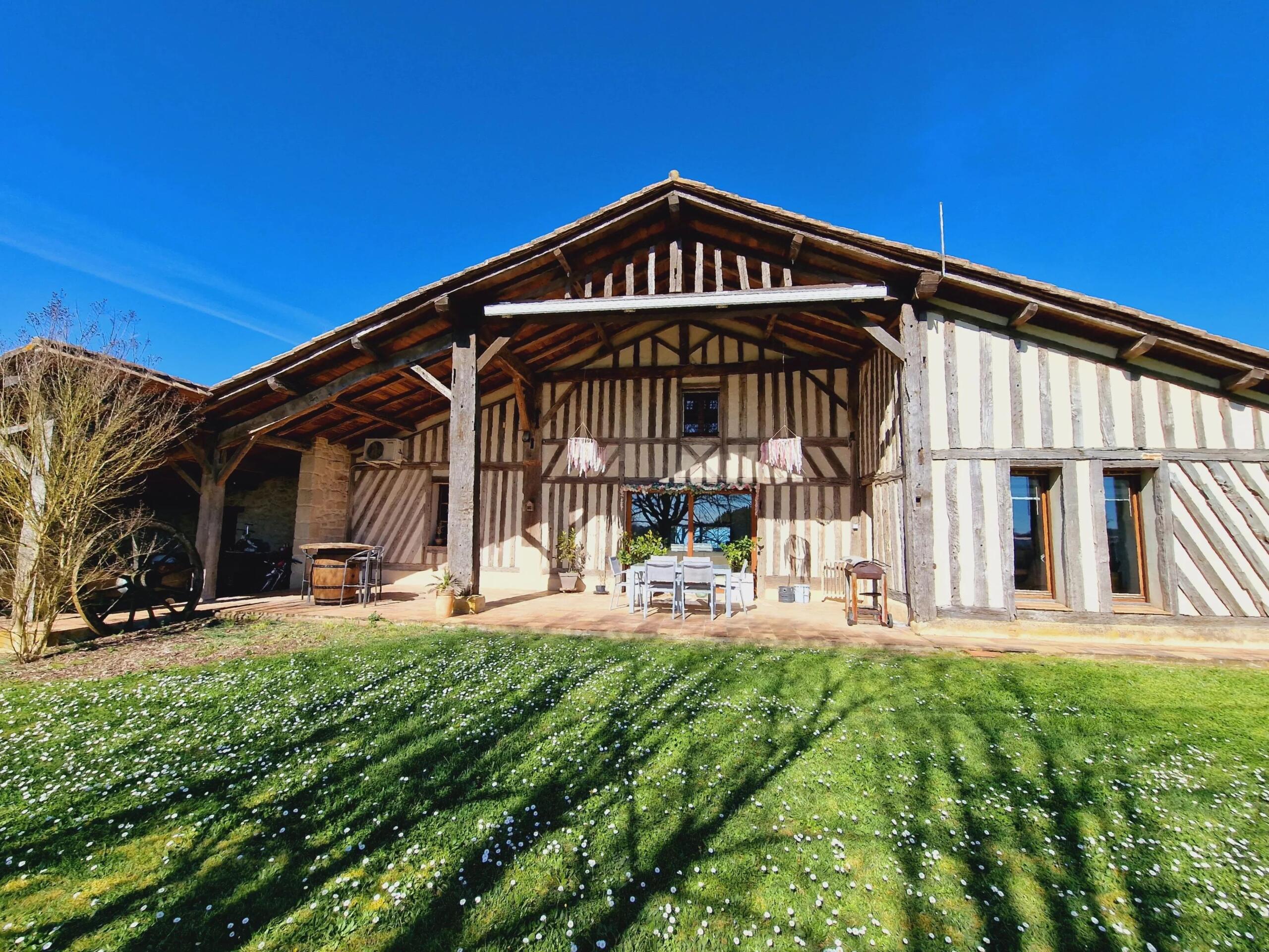 5 Bed character home with pool and large garden close to town, Nouvelle-Aquitaine – France – BVI74060