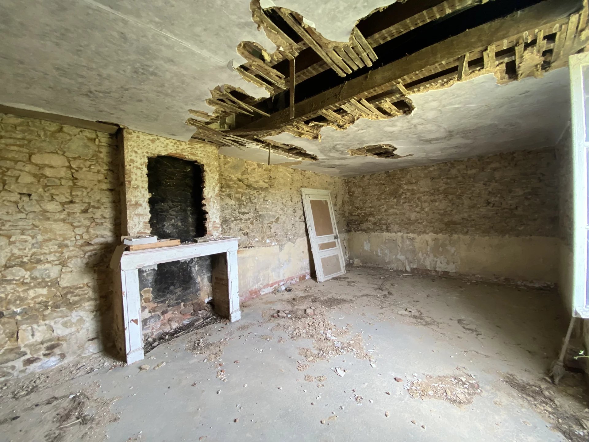 Beautiful village house to renovate with rear garden, Limousin – France – BVI76237