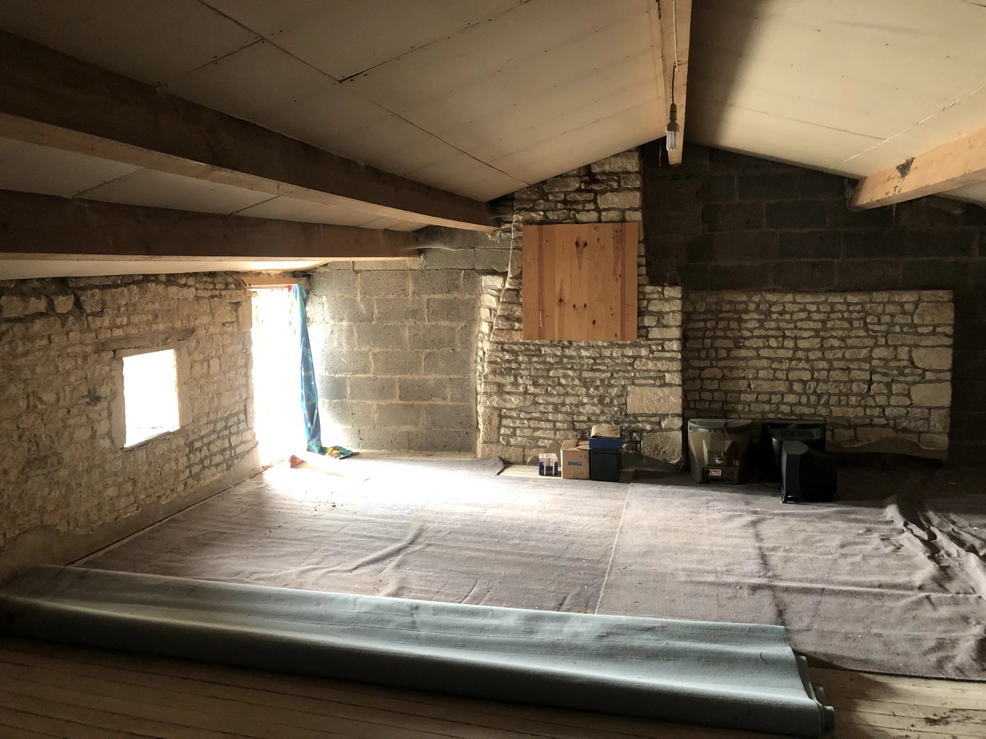 A great project with plenty of scope. Possible future gite complex, Poitou-Charentes – France – BVI71948