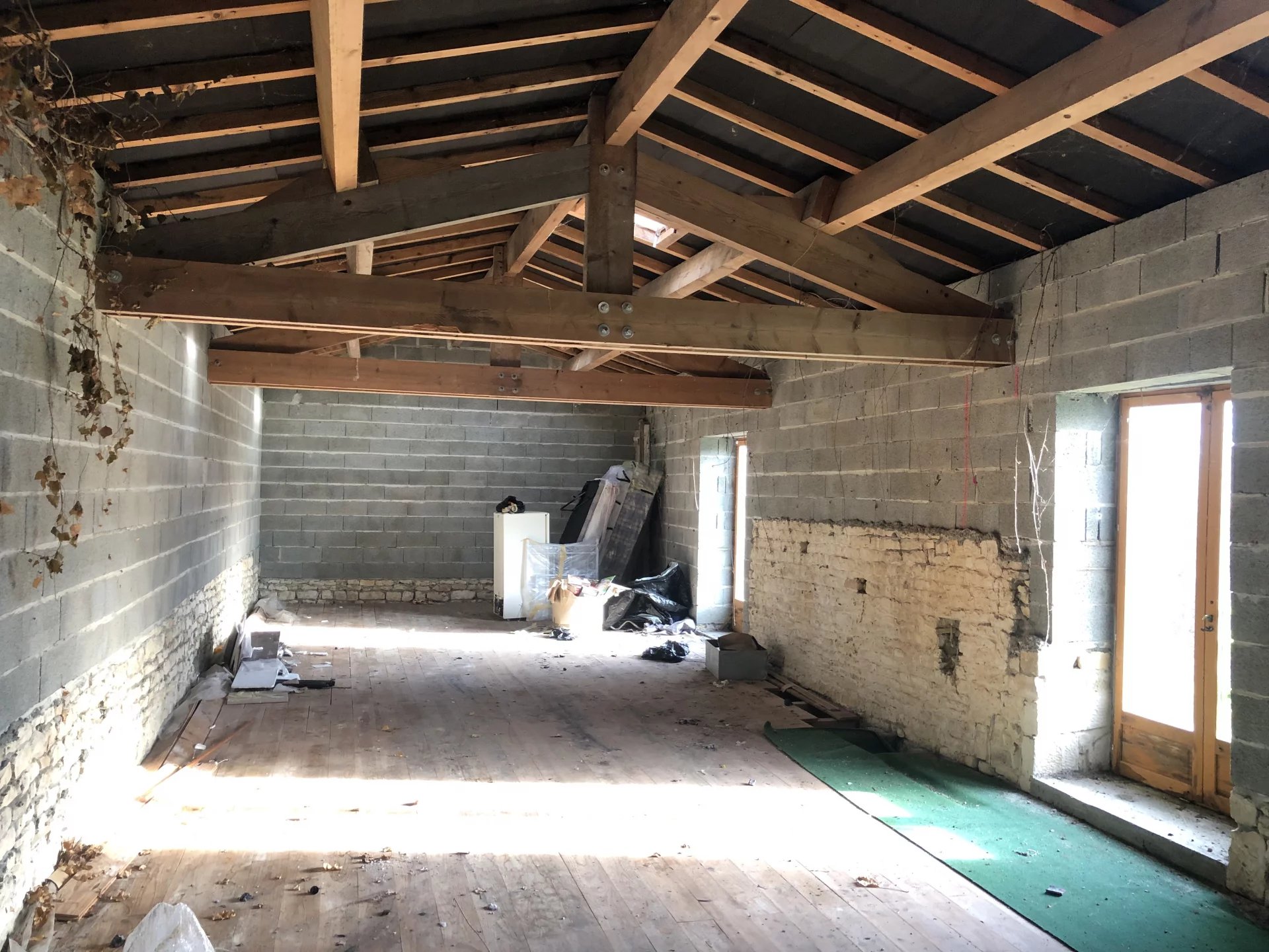 A great project with plenty of scope. Possible future gite complex, Poitou-Charentes – France – BVI71948