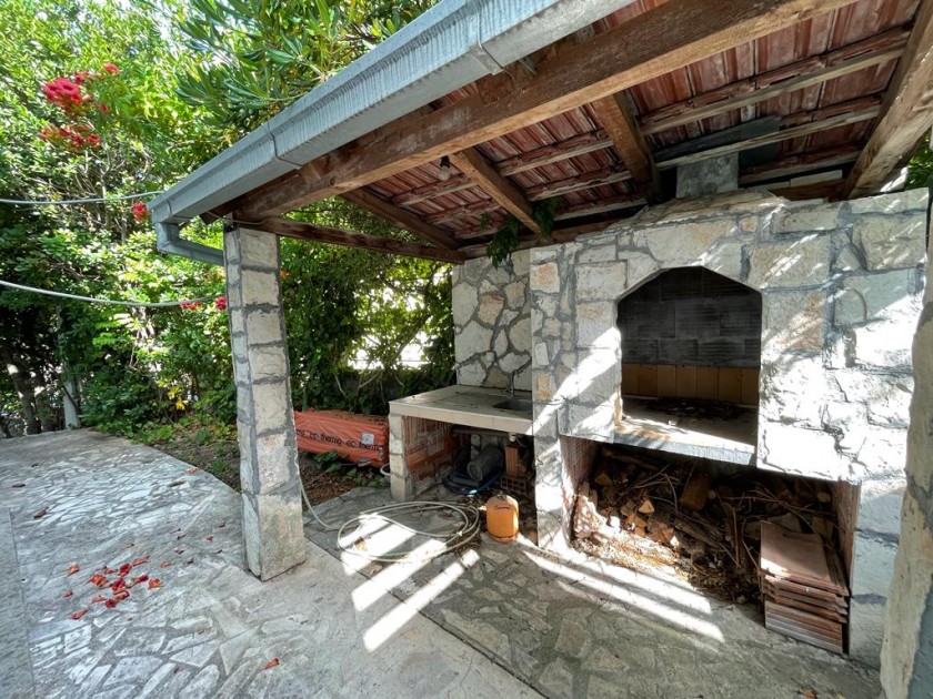 Spacious 7-Bedroom House for Sale in Sutomore, Montenegro – MREALE44