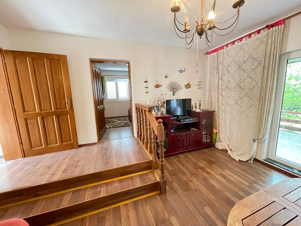 Spacious 7-Bedroom House for Sale in Sutomore, Montenegro – MREALE44