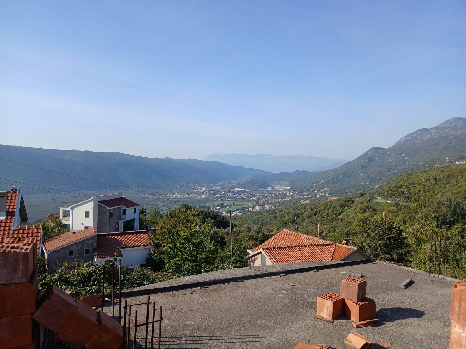 Spacious 8-Apartment House with Building Permit, Montenegro – MRENB68