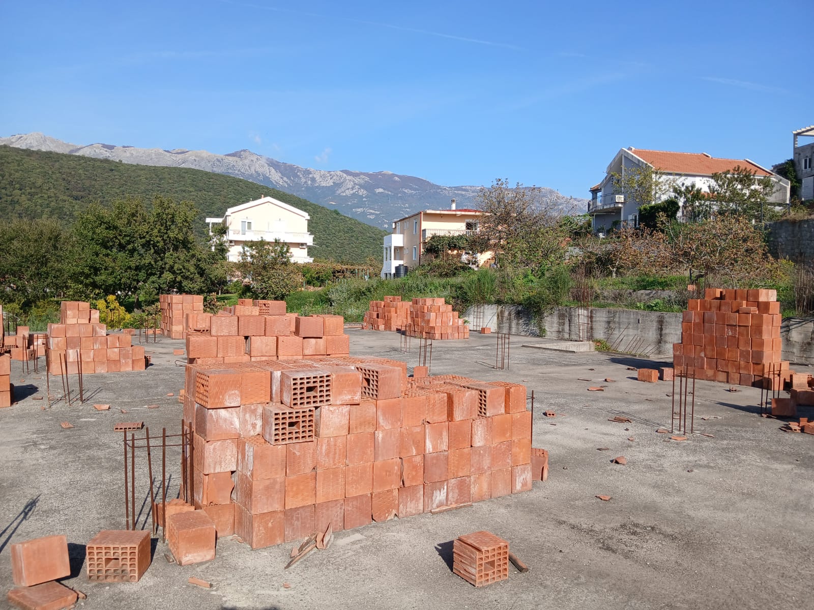 Spacious 8-Apartment House with Building Permit, Montenegro – MRENB68