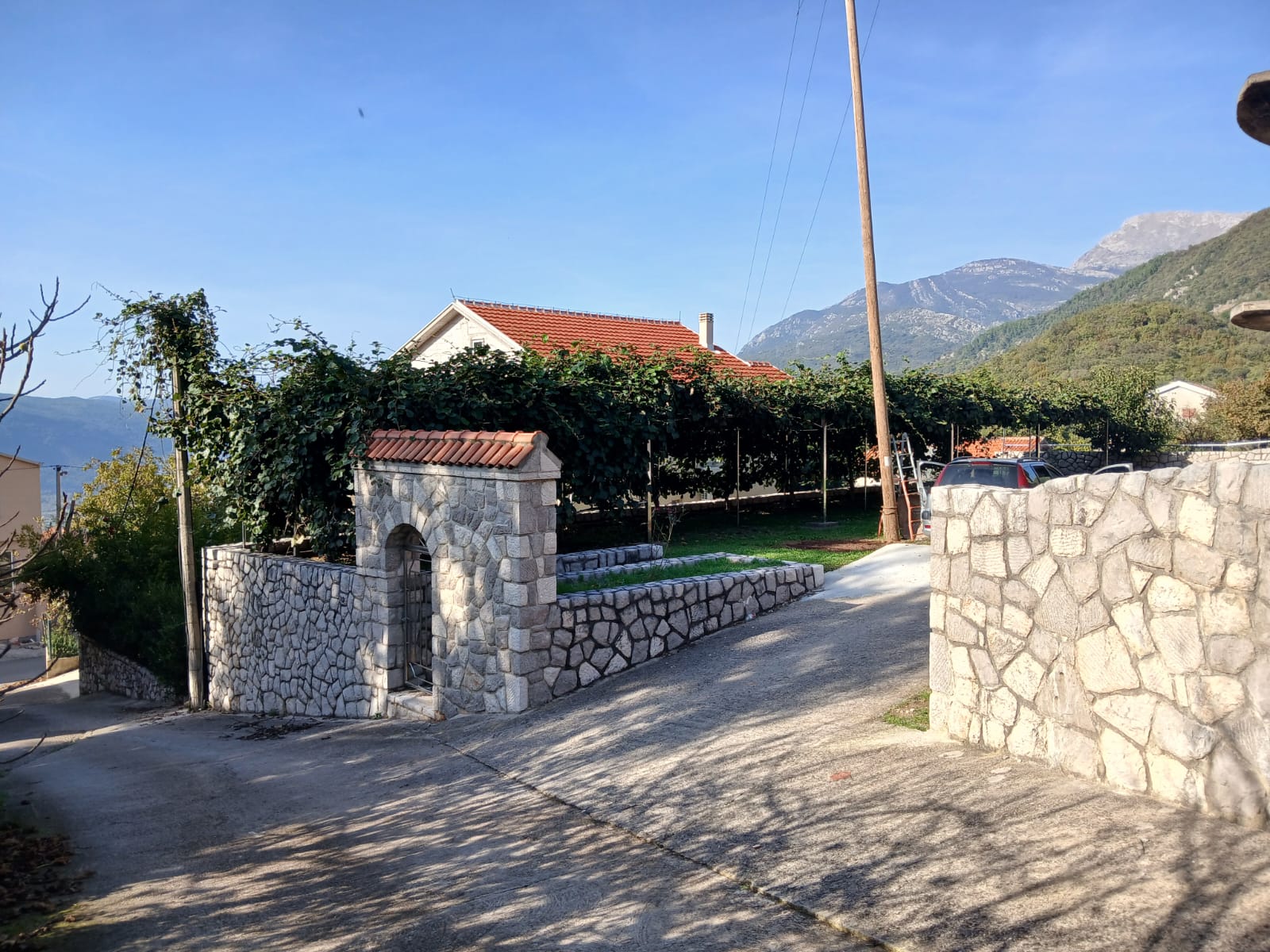 Spacious 8-Apartment House with Building Permit, Montenegro – MRENB68