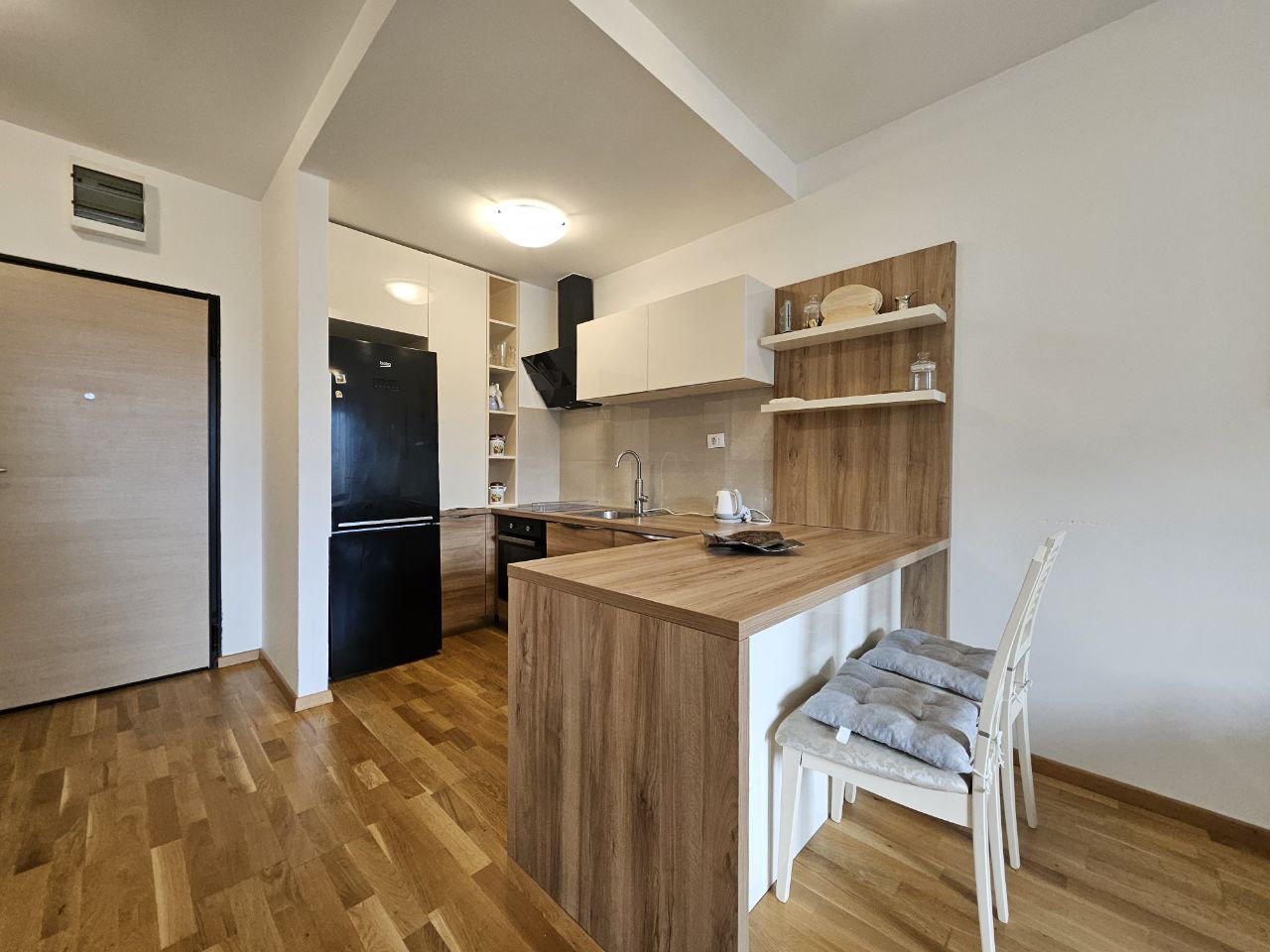 Cozy 1-Bedroom Apartment in the Heart of Budva, Montenegro – MREL15