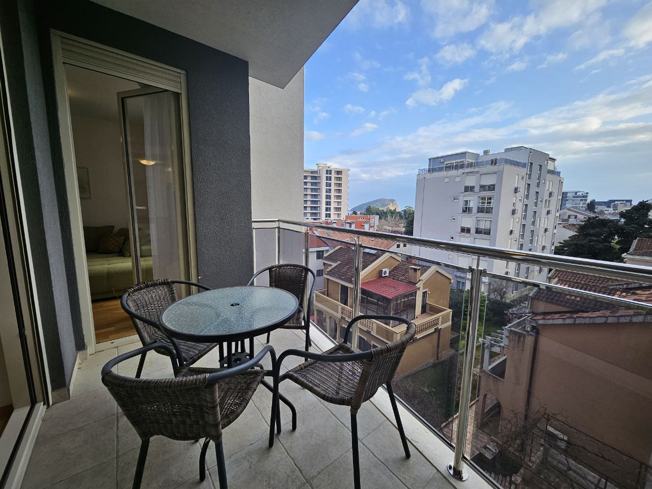 Cozy 1-Bedroom Apartment in the Heart of Budva, Montenegro – MREL15