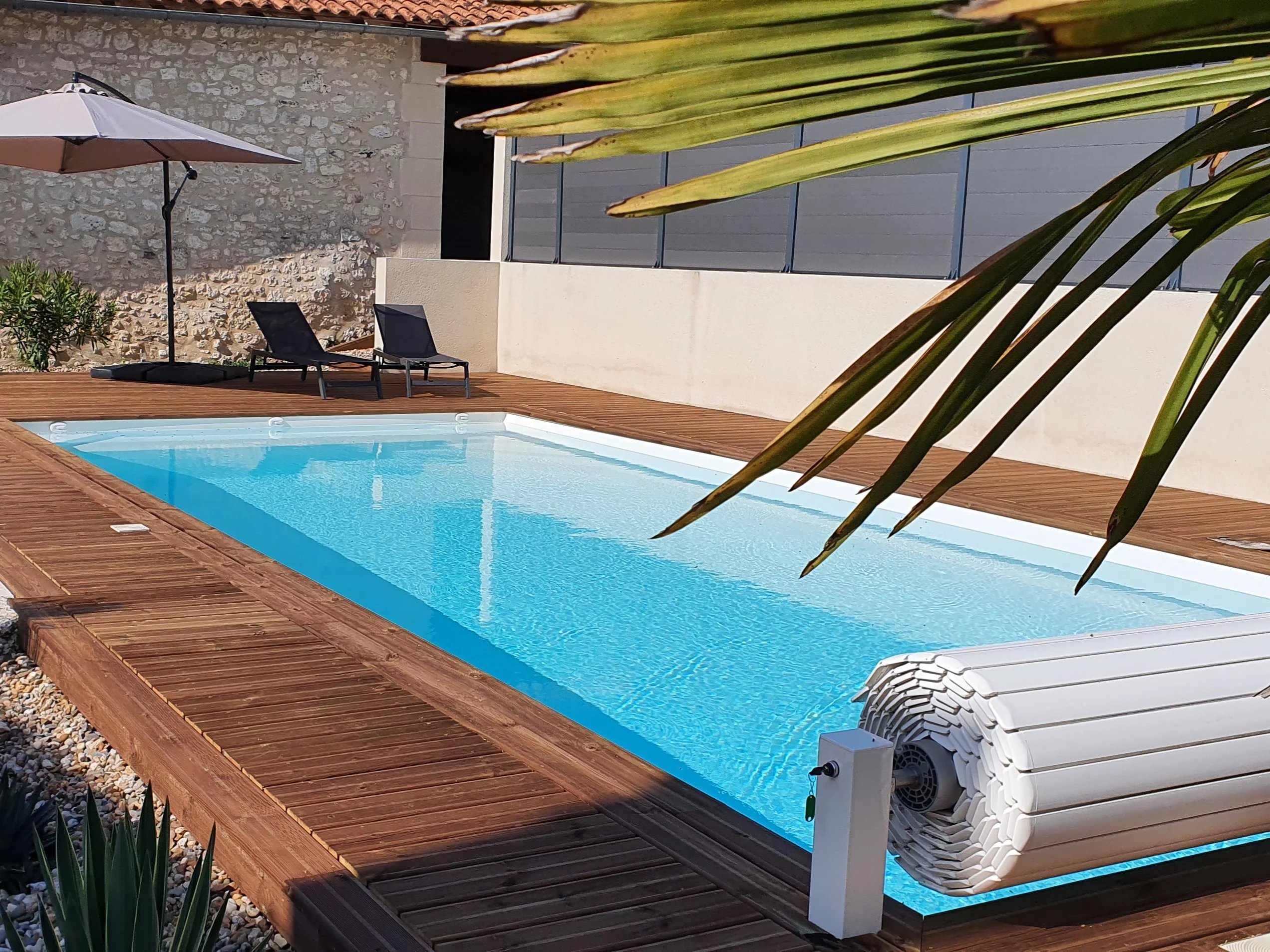 Turnkey AOC Bordeaux organic vineyard with renovated stone farmhouse, Aquitaine – France – BVI72409