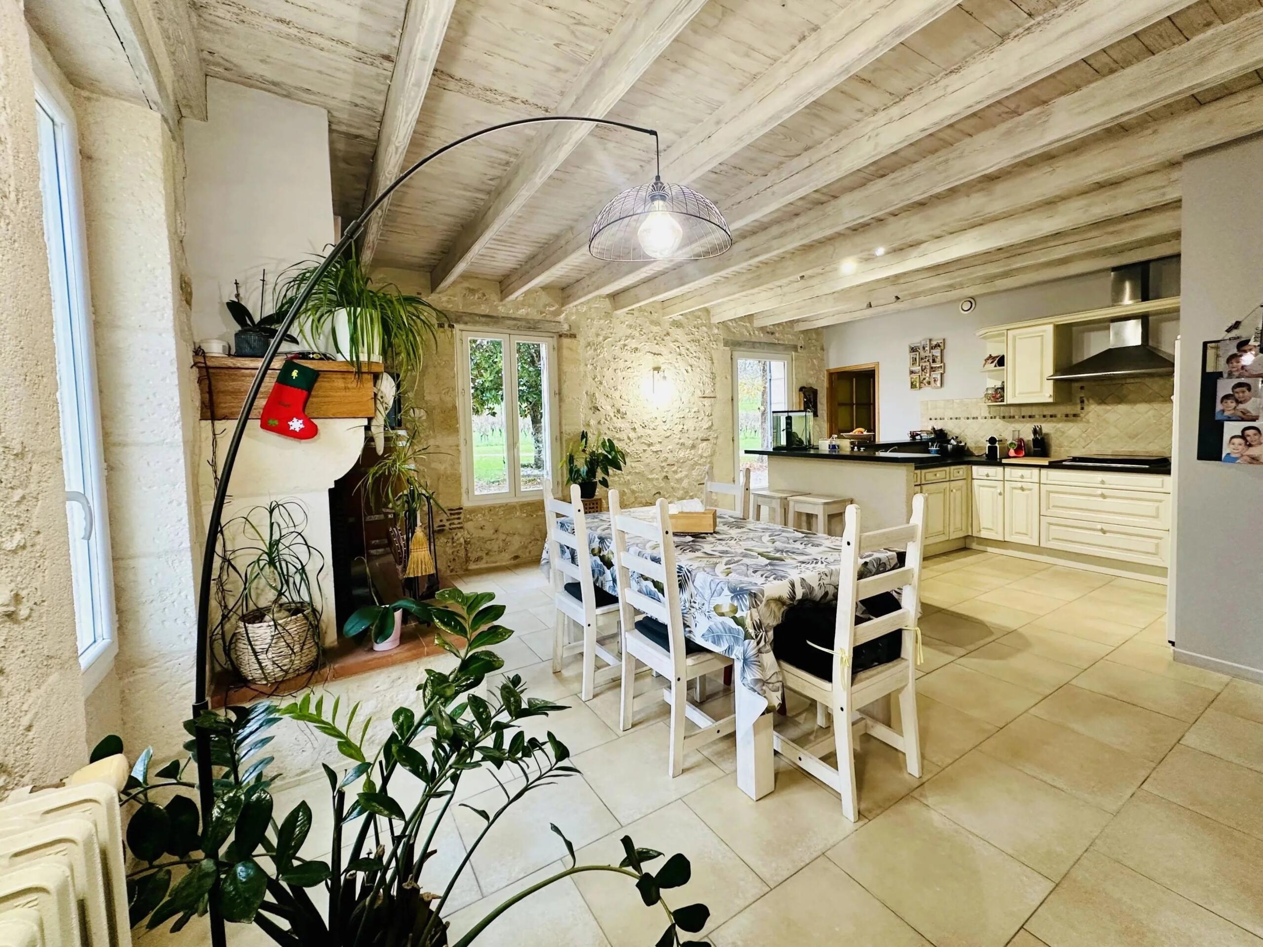 Turnkey AOC Bordeaux organic vineyard with renovated stone farmhouse, Aquitaine – France – BVI72409