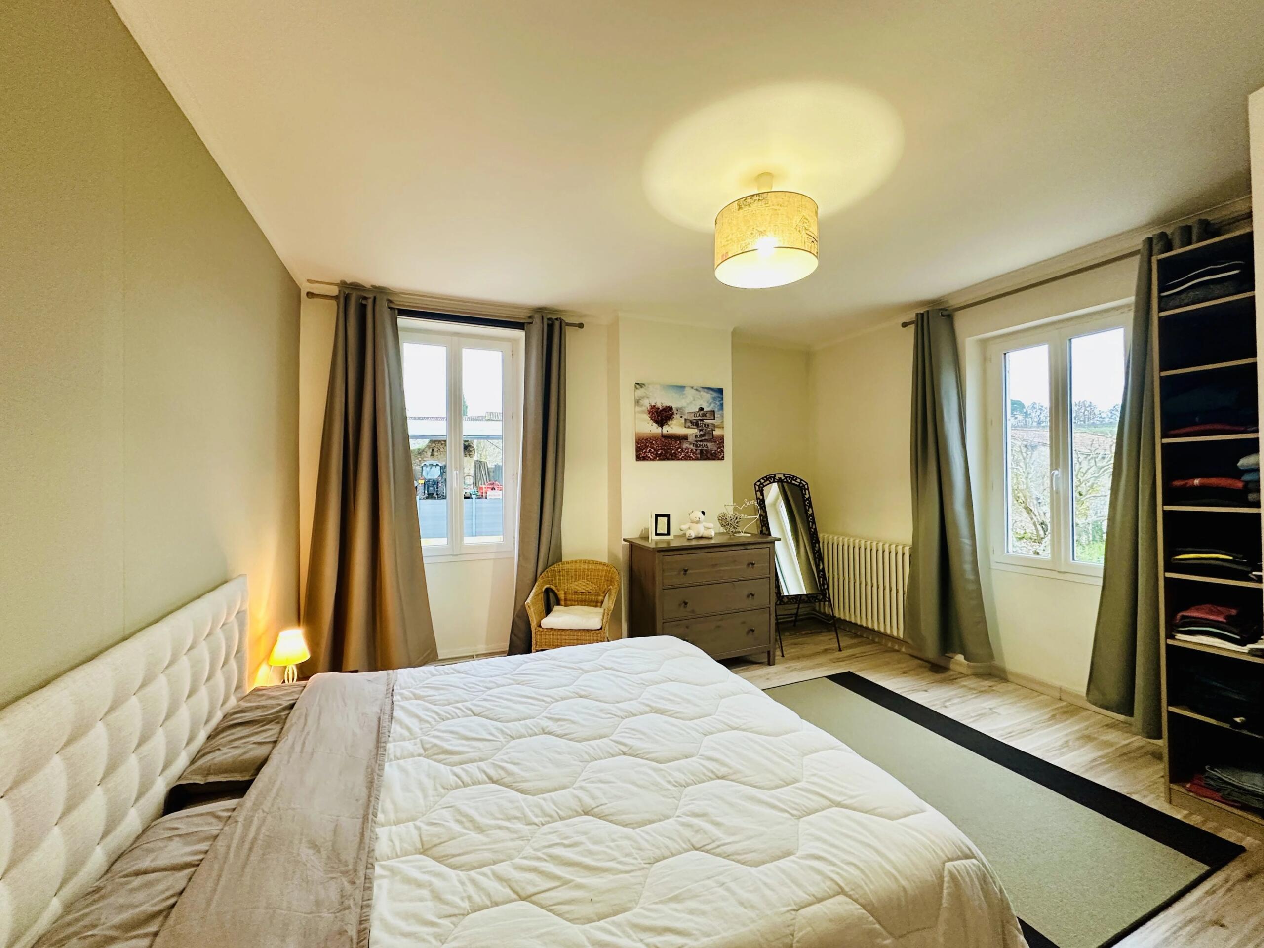 Turnkey AOC Bordeaux organic vineyard with renovated stone farmhouse, Aquitaine – France – BVI72409